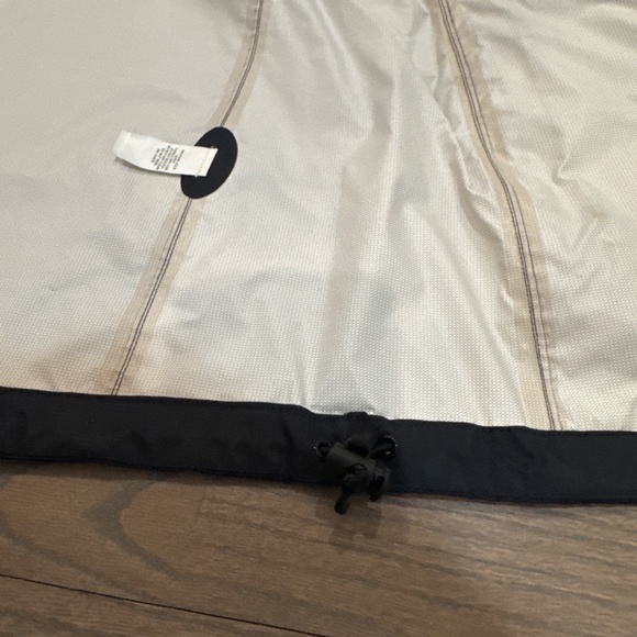 vineyard vines Women's Stow & Go Hooded Rain Coat Size M - Picture 5 of 10